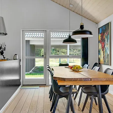 Сasa de vacaciones Beach Front Home In Jerup With Sauna *