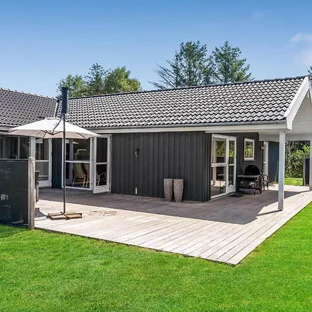Beach Front Home In Jerup With Sauna Сasa de vacaciones Jerup